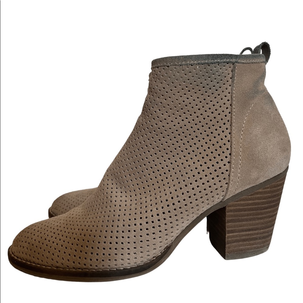Dolce Vita Jozia Perf Taupe Suede